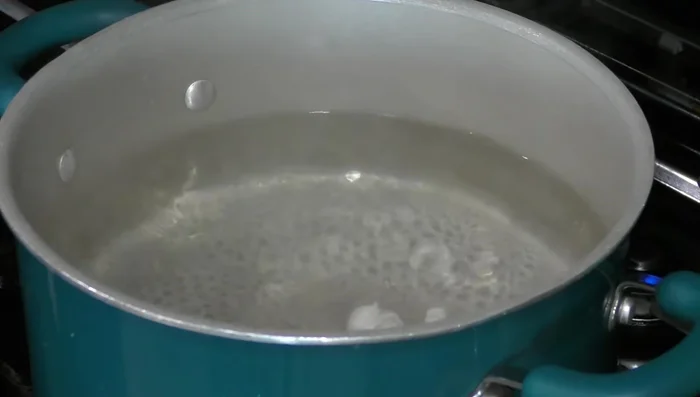 Boil the chicken feet in a pot of water. Remove the foam that rises to the surface.