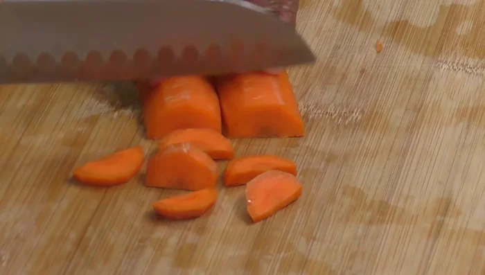 Peel and chop the tomatoes, carrots, and zucchini.