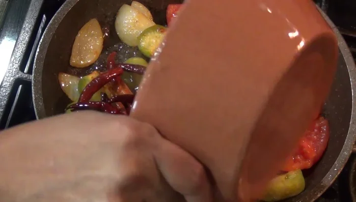 Make the sauce: Fry chile de árbol until golden brown. Add onion, garlic, tomatoes, and water. Simmer for 12 minutes. Blend the cooked mixture with cilantro and salt (337.17).