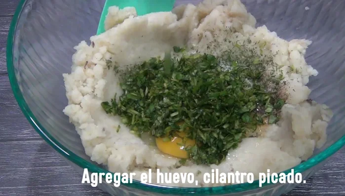 Add egg to the potato mixture and mix well.