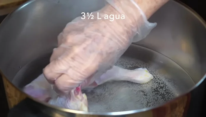 In hot water, add chicken legs, thighs, wings, and salt. Bring to a boil, remove foam.