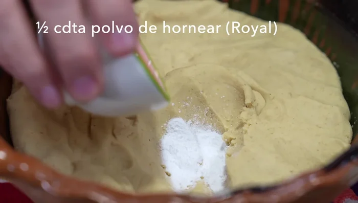 Prepare the empanada dough: Add baking powder and wheat or rice flour to the rested corn dough, kneading until soft and flexible but not watery. Portion the dough into 50g balls.
