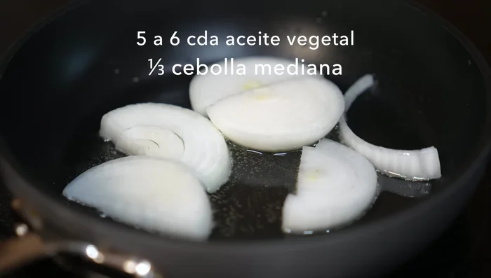 In a frying pan with hot oil over medium heat, fry sliced onion until golden brown. Add garlic and fry until cooked.
