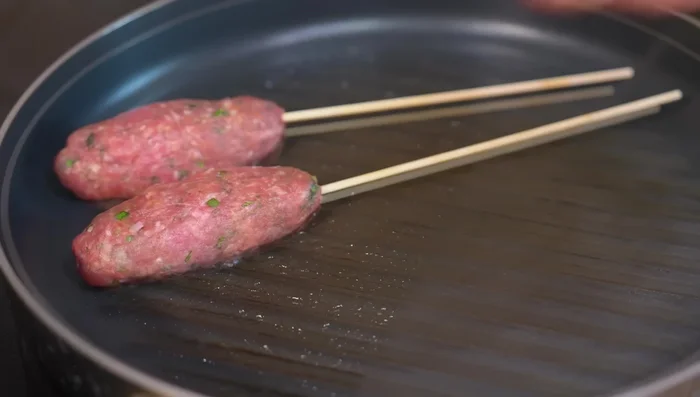Cook the skewers in a hot pan or griddle over medium heat for 5 minutes per side, until browned.