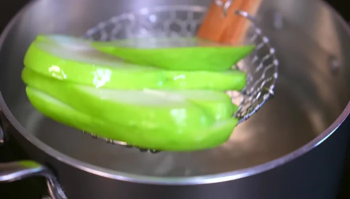 Once cooled, cut the chayotes into cubes.
