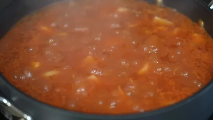 Add the sliced zucchini, stir and cover for another 15 minutes to cook.