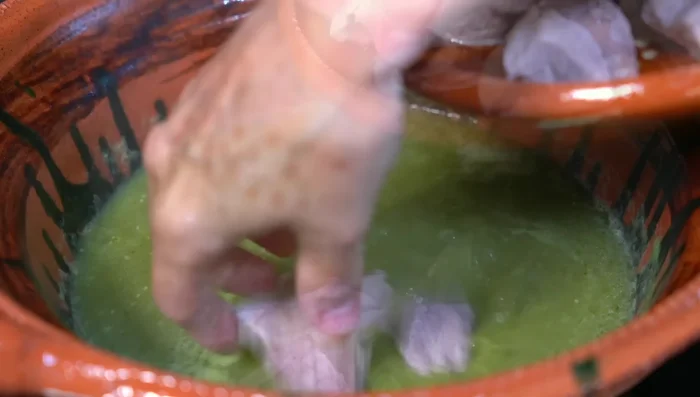 Add the cooked pork, broth, and salt to the sauce. Bring to a boil.