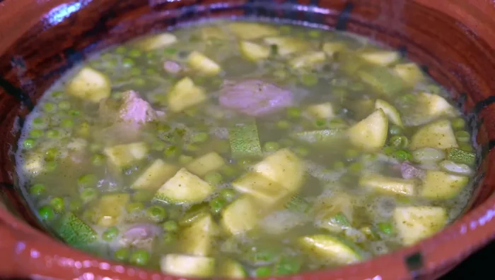 Serve hot with warm corn tortillas and rice (optional).