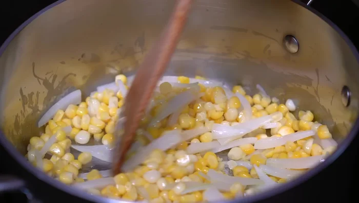 Add the blended sauce to the onion and corn, season with salt, and simmer (10 mins).