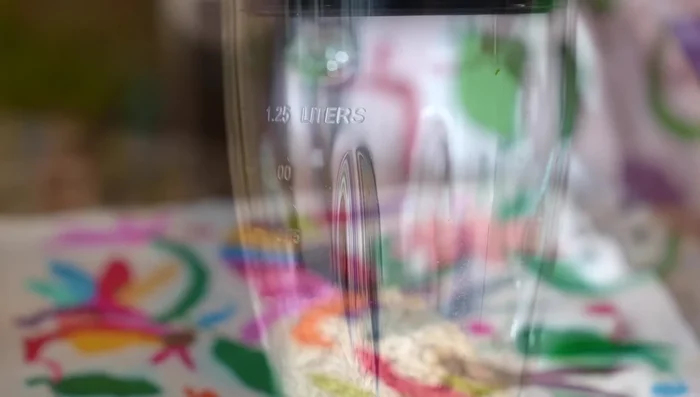 Blend oatmeal flakes into a fine powder using a blender.