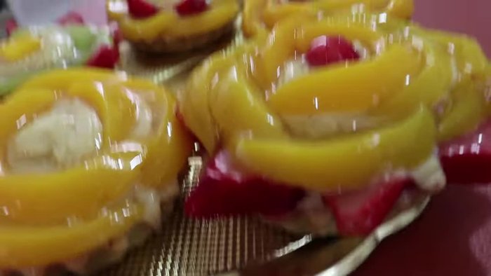 Prepare the gelatin glaze: Combine peach syrup, water, and gelatin in a bowl. Heat until gelatin is dissolved (microwave or double boiler). Let it rest until set like a sponge (around 2 minutes).