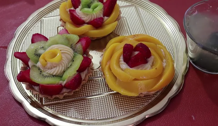 Glaze the fruit: Gently brush the gelatin glaze over the fruit to add shine and prevent drying.