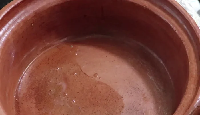 Heat oil in a saucepan and fry the blended tomato mixture for about 10 minutes.