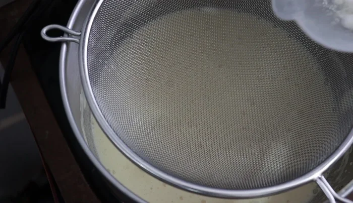 Sift 400g (3 cups) of flour, 1 cup of unsweetened cocoa powder, and 2 tablespoons of baking powder. Add to the wet ingredients and mix for 2 minutes at medium speed.