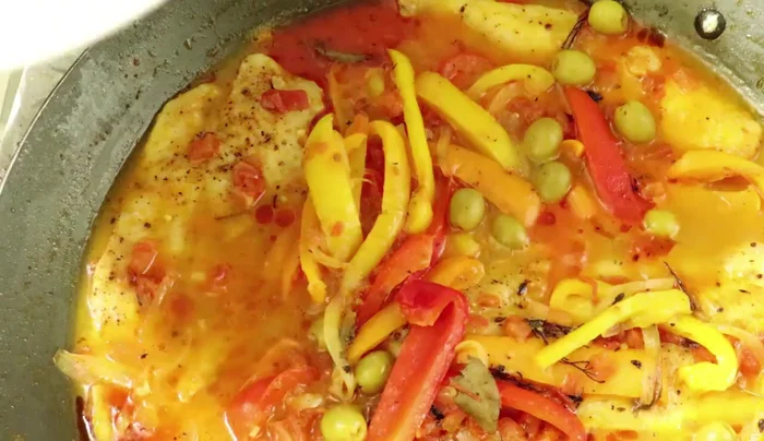 Serve hot, garnished with bell peppers and olives.