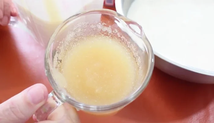 Microwave the bloomed gelatin for about 30 seconds until completely liquid. Stir and add to the cream mixture, blend. (146.459)