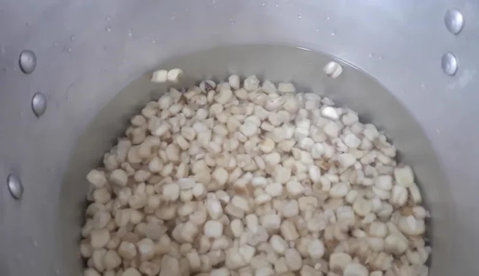 Place the cleaned corn in a large pot. (343.319)