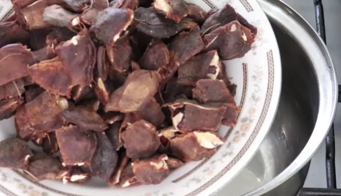 Boil the tamarind (first batch): In a saucepan, combine the cut tamarind, water, and sugar. Bring to a boil, then reduce heat and simmer until the water is absorbed.