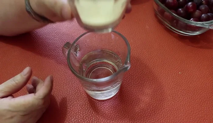 Dissolve unflavored gelatin in ½ cup of room temperature water. (124.579)