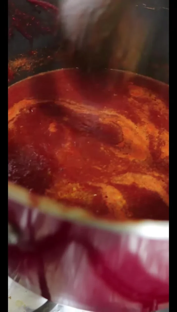Combine the strained guajillo chile mixture with the other marinade. Add 2 tablespoons of vinegar and 2 tablespoons of granulated bouillon. Simmer until well-fried. Add 2 more avocado leaves for extra flavor.