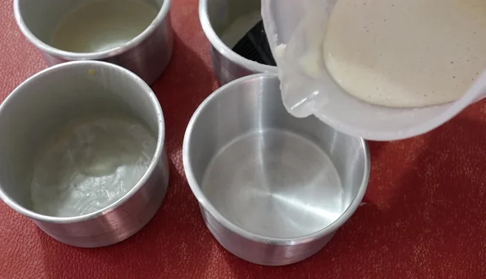 Prepare muffin tins by greasing them with a mixture of 0.5 cup vegetable shortening and 0.5 cup wheat flour (melt shortening and mix with flour until smooth).