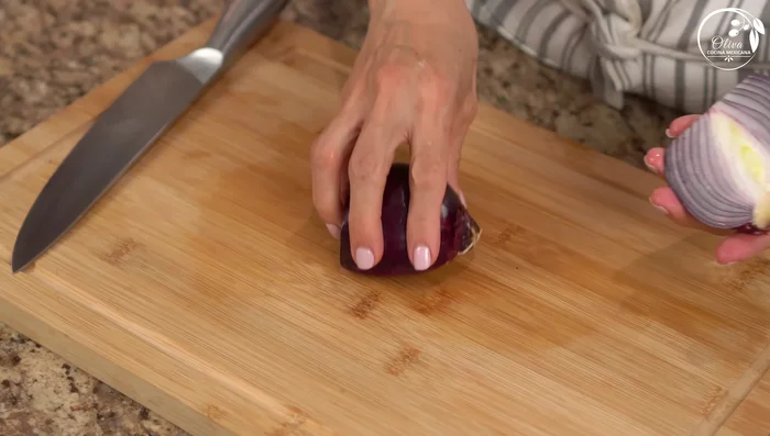 Finely chop the onion.