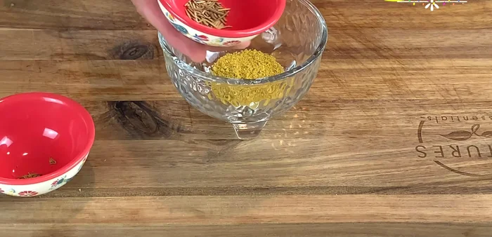In a bowl, combine seasoning powder, rosemary, thyme, and chopped sage/epazote. Reserve. (178.88)