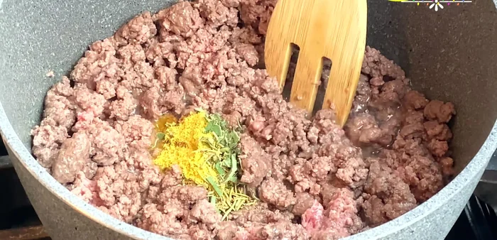 Add the reserved seasonings to the meat. (224.91)
