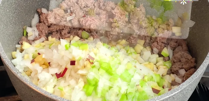Reduce heat to medium-low, add the chopped vegetables and fruits, and mix well. (245.31)