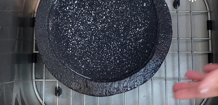 Let the molcajete dry completely.
