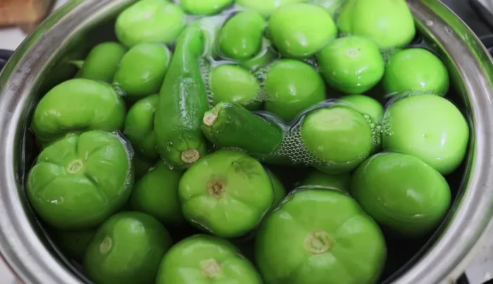 Boil kilo, green tomato (or tomatillo), and green chilies until they change color.