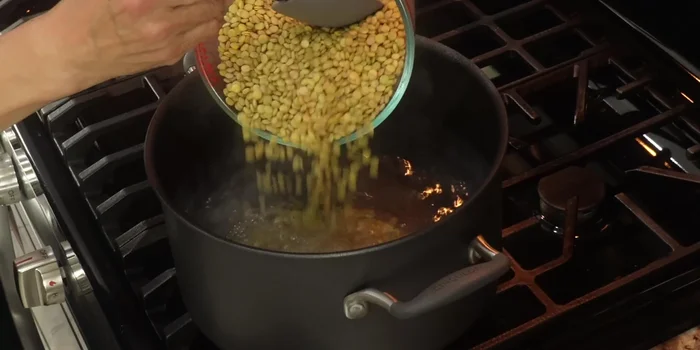Bring 2.5 liters of water to a boil in a deep pot. Add the soaked lentils and cook for 20 minutes.