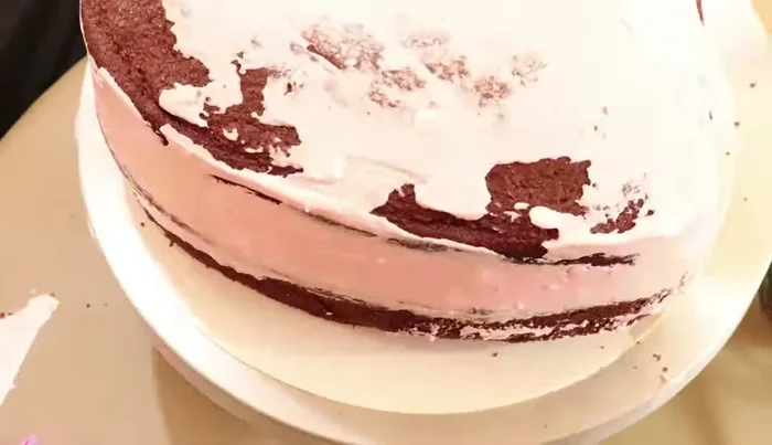 Chill and serve: Refrigerate the cake for at least 30 minutes before serving.