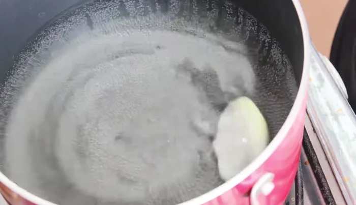 Prepare the creamy pasta: Boil pasta according to package directions with added bay leaves, onion, salt, and olive oil. (760.6, 802.48)