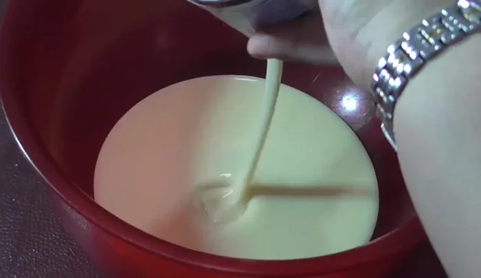 Combine ingredients: In a bowl, combine condensed milk, half and half cream, pineapple syrup, and the gelatin milk mixture. Stir well to combine.