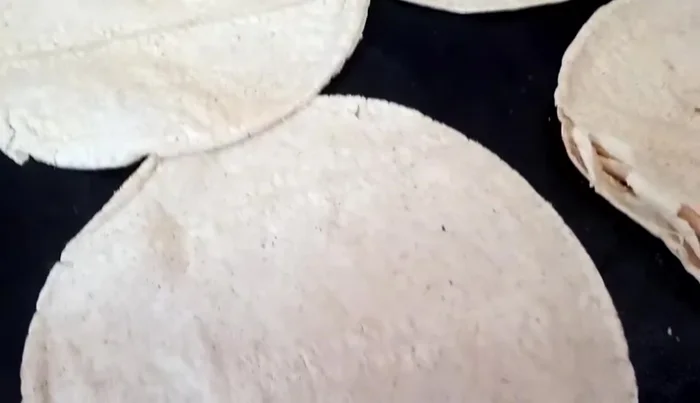 Serve the eggs with warm tortillas (105.159).