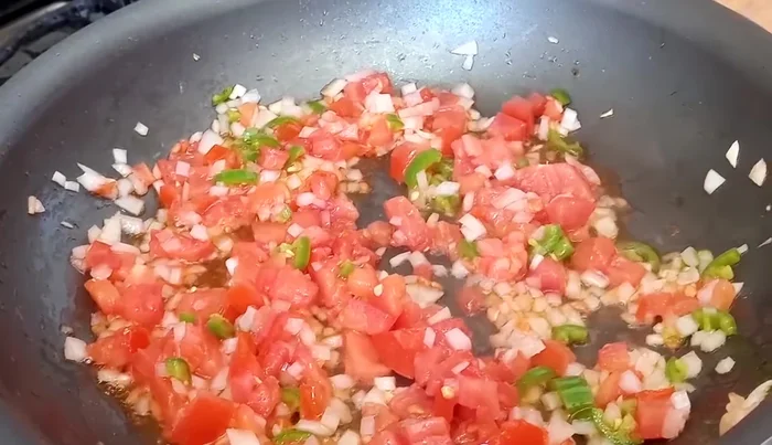 While vegetables fry, beat eggs with salt (58.719).