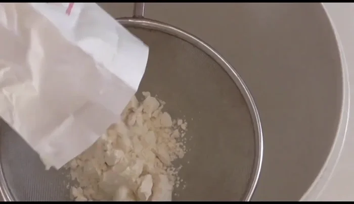 Sift 500g of flour.