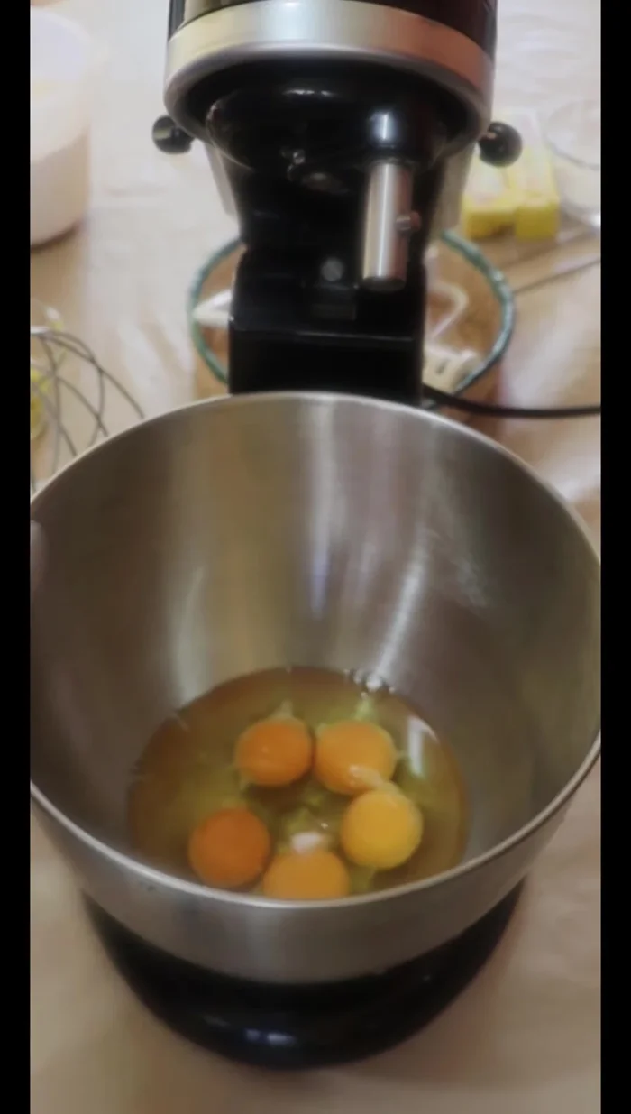 Beat eggs with salt at high speed for 5-6 minutes until doubled in size and pale yellow. (94.92)