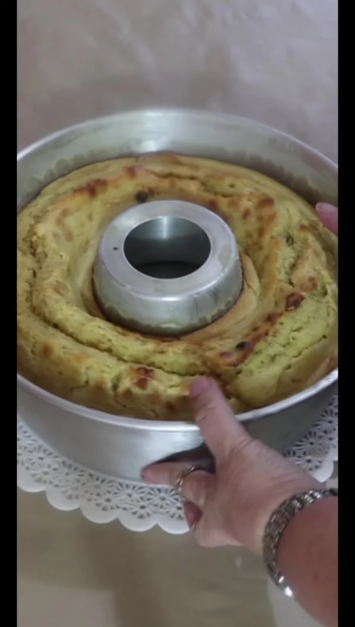 Let cool completely before inverting onto a serving plate. (353.56)