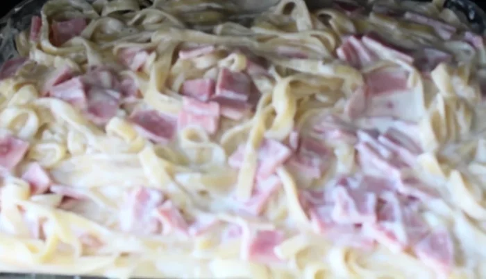 Bake in a preheated oven at 200°C (approximately 400°F) for 15-20 minutes.