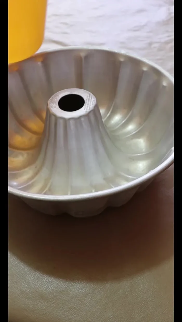 First layer: Pour about one cup of gelatin into the chilled mold and refrigerate until semi-set.