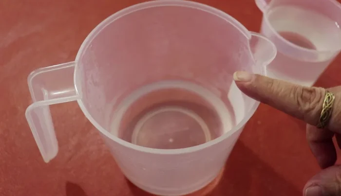 Dissolve strawberry gelatin in a cup and a half of boiling water. Add the half cream and stir until smooth (120.84).