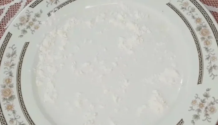 Form small meatballs and coat them with flour.