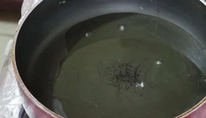 Add washed rice to the hot oil and fry until it starts to separate. (117.2)