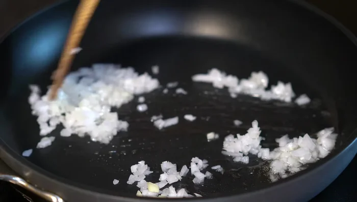 Sauté finely chopped onion (4-5 minutes). Add the green chili sauce and cook until thickened (10 minutes).