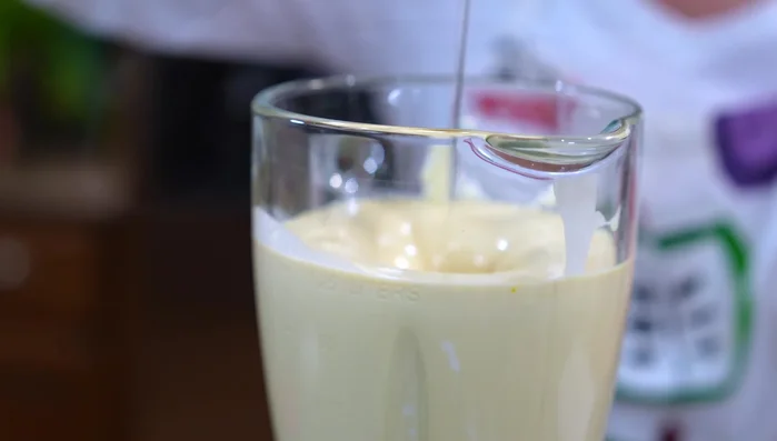 Add the dissolved gelatin to the blended mixture and mix well.