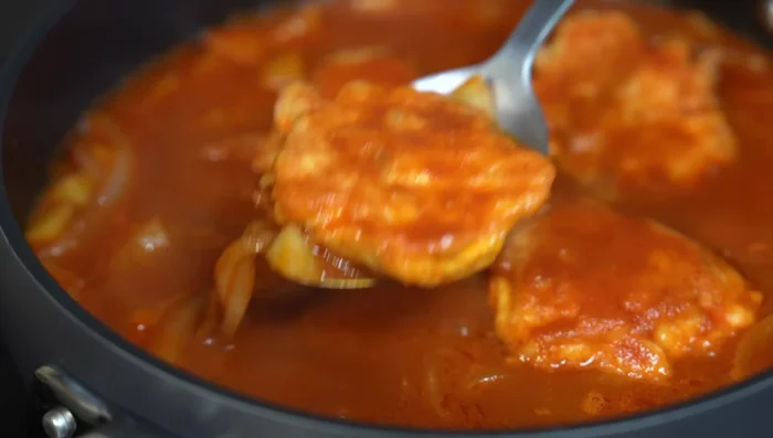 Serve the chicken tortillas warm with the sauce and tortillas.