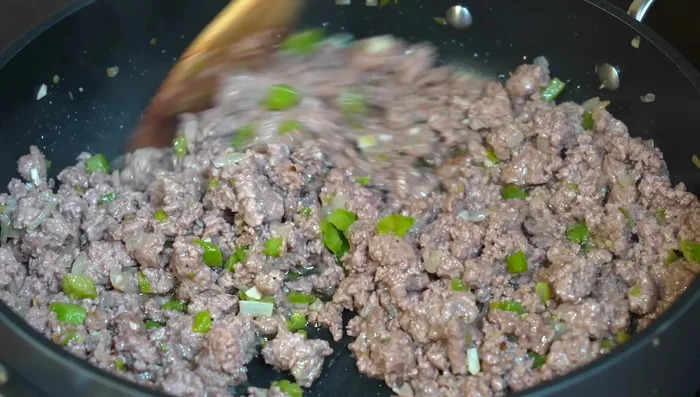 Add the tomato sauce to the cooked beef and let it simmer for 10 minutes.