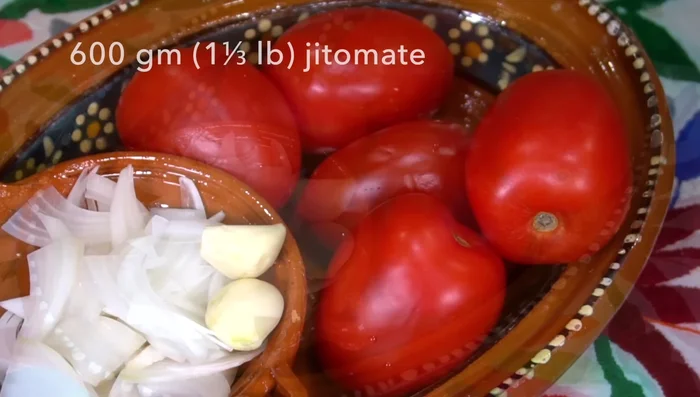 For the tomato broth: Blend ripe tomatoes, sliced onion, garlic, jalapeño pepper leaves, bay leaves, oregano, and salt with chicken broth or water.